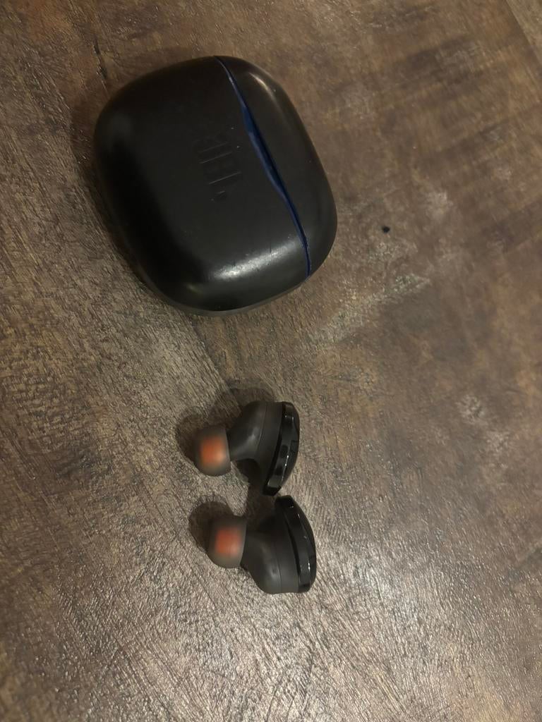 JBL oortjes met lader, Telecommunicatie, Mobiele telefoons | Oordopjes, Ophalen of Verzenden, Zo goed als nieuw