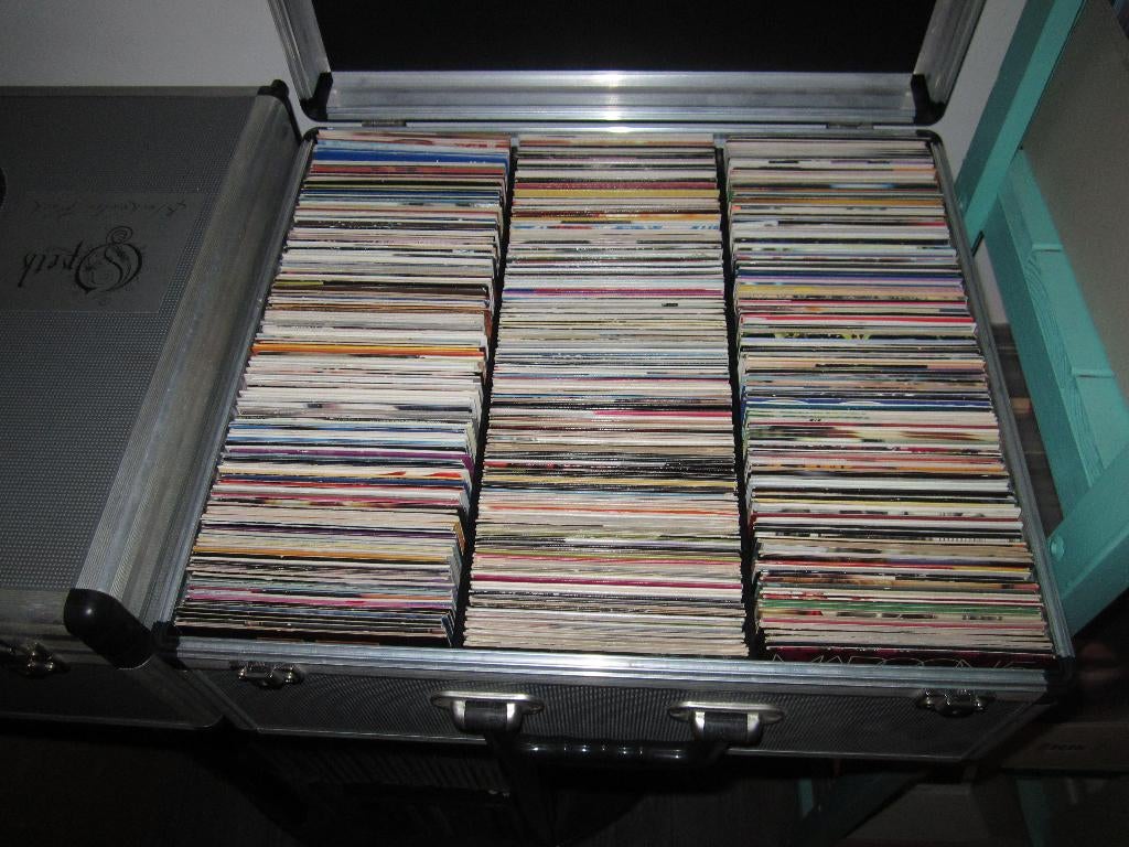 Ruim 500 Cardboard CD Singles in koffer in een prima staat!, 6 singles of meer, Ophalen, Gebruikt, Pop