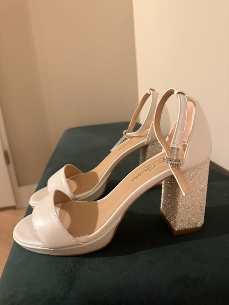 Dulce Castro Ivoor Hakken – Nieuw, bruiloft, Kleding | Dames, Schoenen, Nieuw, Ophalen of Verzenden, Schoenen met hoge hakken