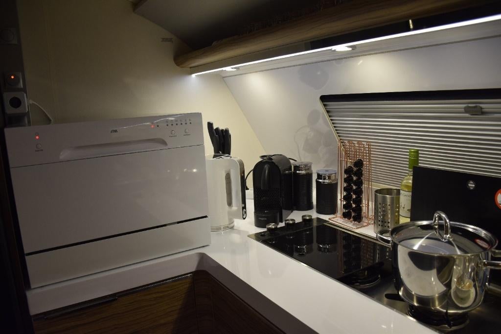 Adria Astella 663 HT AIRCO E&P MOVER VAATWASSER ATC WINTER, Standaardzit, Omvormbare zithoek, 75 kg, Particulier