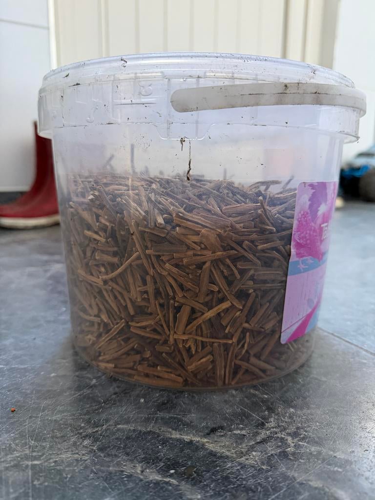 Tabakstelen 1 kg - tegen bloedluizen kippenhok, Kippenhok of Kippenren, Geen idee, Ophalen of Verzenden, Zo goed als nieuw