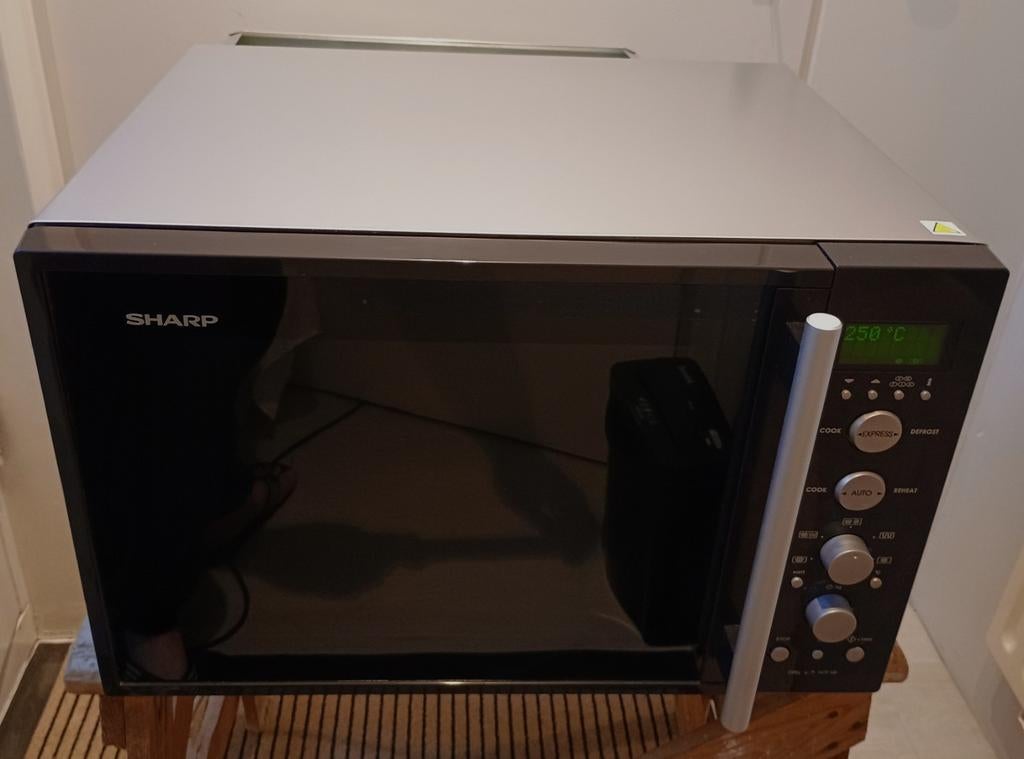 Sharp vrijst. combimagnetron hetelucht grill R-931(BK)W 2019, Combimagnetron, Gebruikt, Verzenden, .