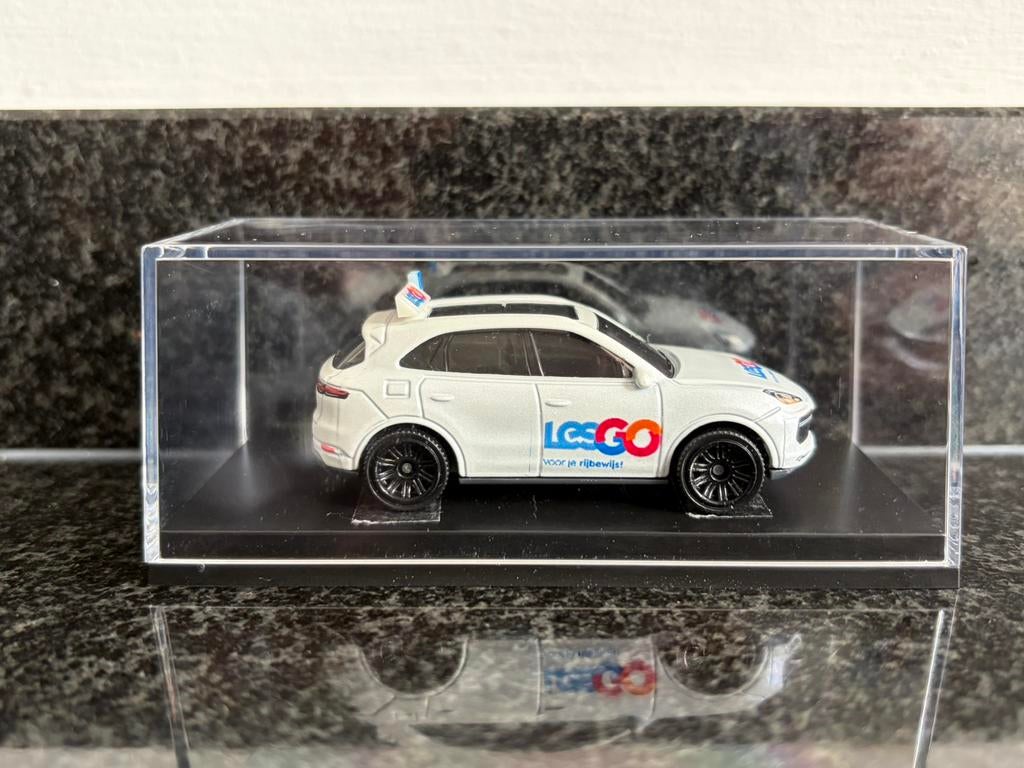 Matchbox Porsche Cayenne rijschool lesauto LesGo, Verzenden, Auto