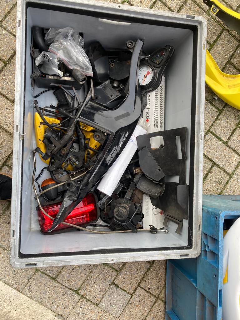 Onderdelen sv650 sv1000 4 dozen vol, Ophalen of Verzenden, Gebruikt