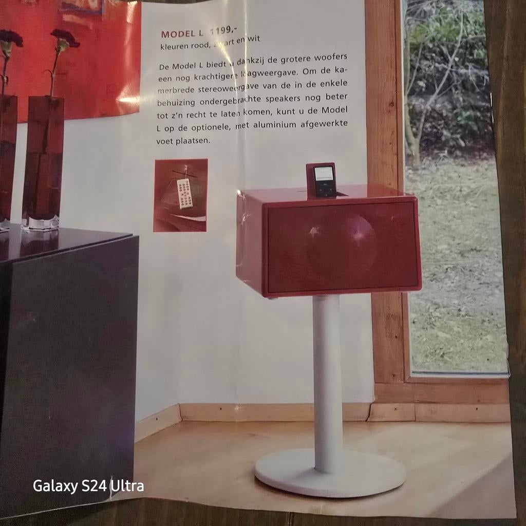 Design Speaker -  Geneva Model L - Rood, Overige merken, Ophalen of Verzenden, Zo goed als nieuw, 120 watt of meer