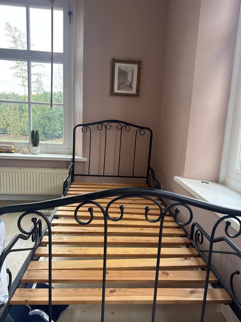 Mooi zwart metalen bedframe sultan lade ikea eenpersoons, Ophalen, Gebruikt, 90 cm, Eenpersoons