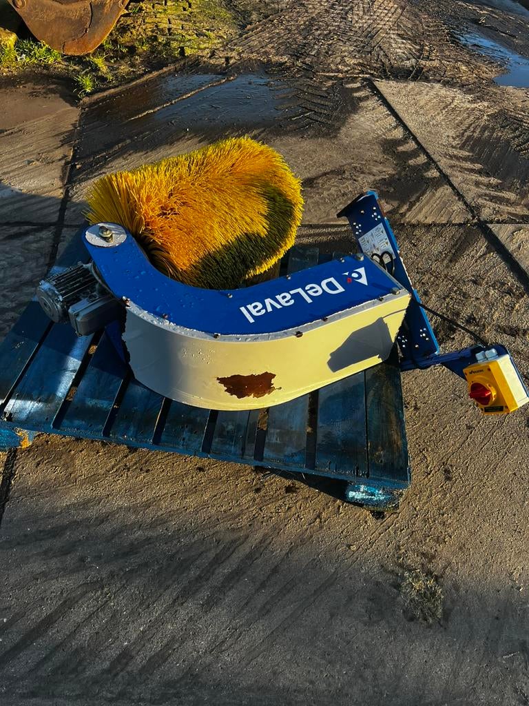 Te koop koeborstel DeLaval, Ophalen, Stalinrichting