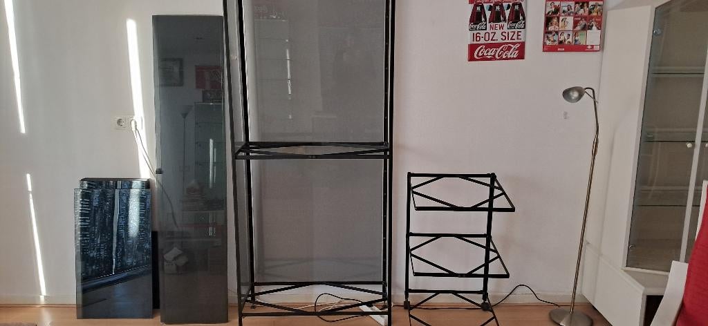 Ikea vitrinekast (2 stuks) zwart metaal rookglas, Huis en Inrichting, Ophalen, 50 tot 100 cm, Glas, Modern