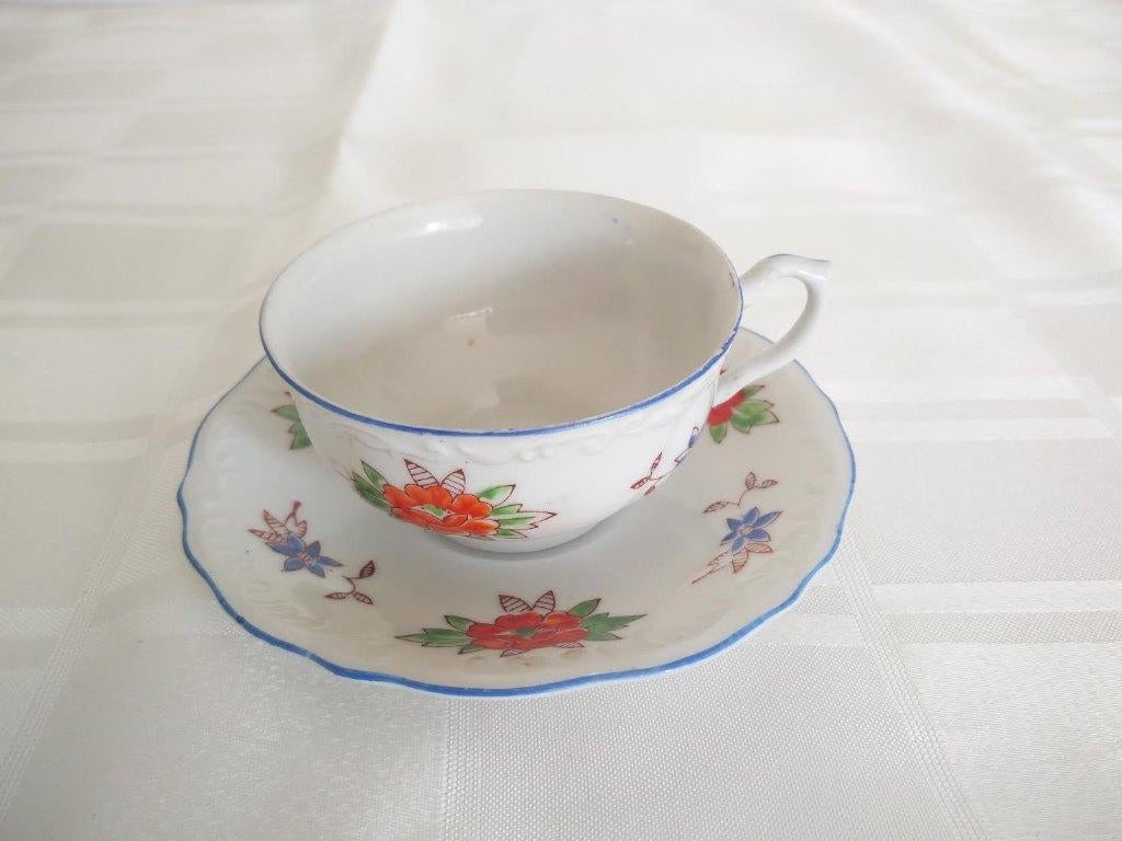 Vintage kop en schotel met vrolijke bloemen, Antiek en Kunst, Antiek | Servies los, Ophalen of Verzenden