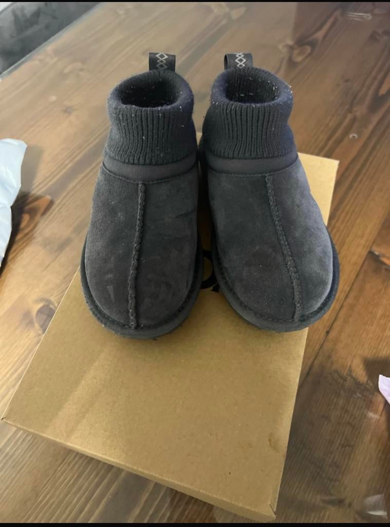 Ugg kids, Ophalen, Jongen of Meisje, Schoenen, Zo goed als nieuw