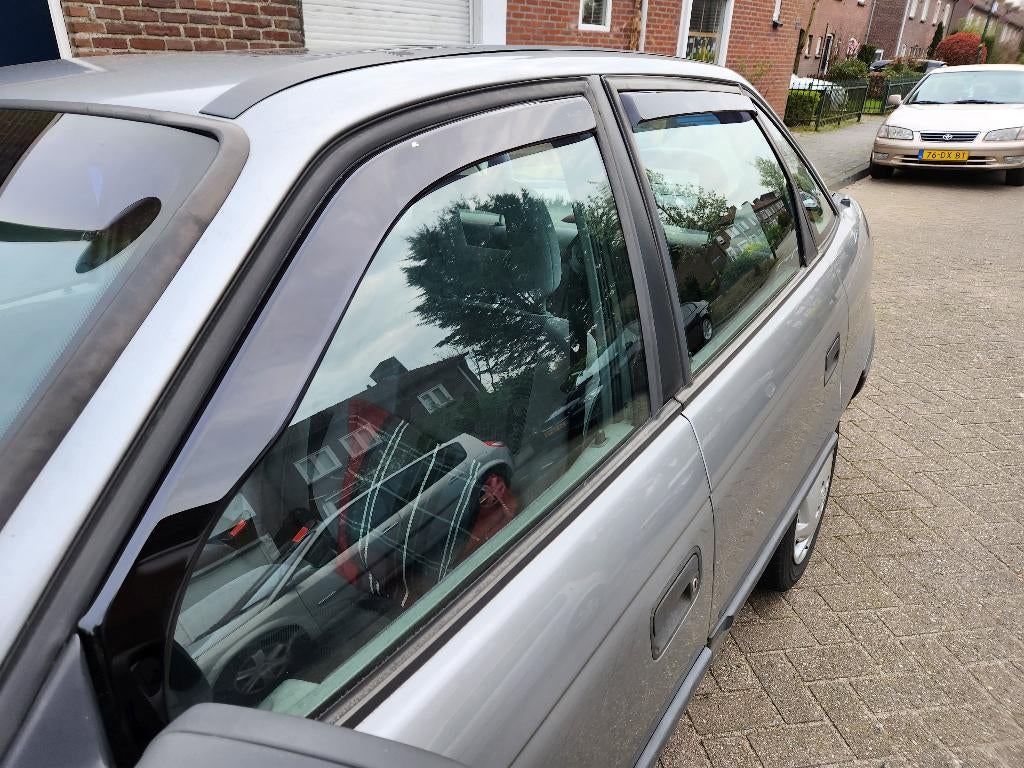 Zijwindschermen opel raamspoilers visors oa Astra, Auto diversen, Ophalen of Verzenden