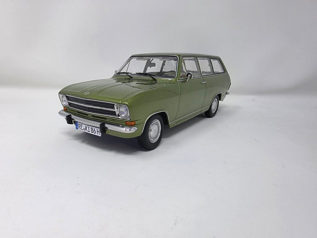 Opel Kadett B Caravan 1972  1:18 in OVP, Ophalen of Verzenden, Overige merken