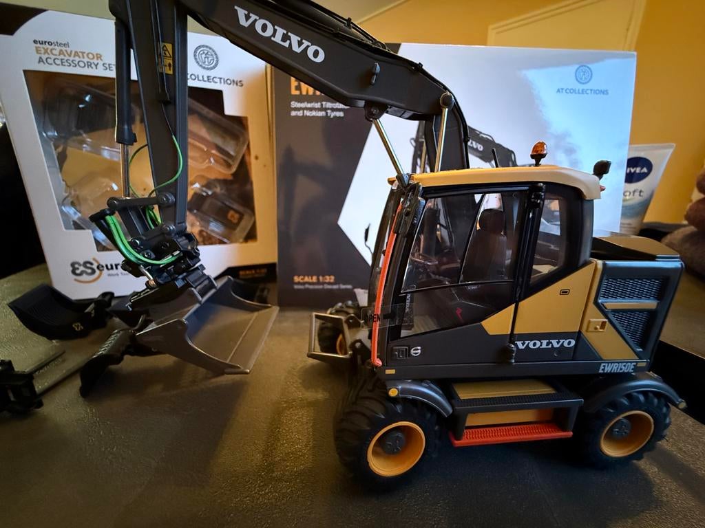 AT Collections Volvo EWR 150 E met bakkenset, Ophalen of Verzenden, Nieuw