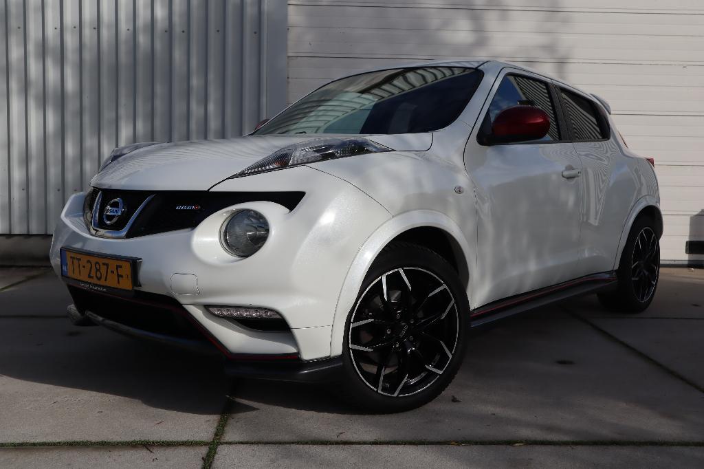 Nissan Juke 1.6T 200PK NISMO All-Mode 4*4 Camera/Navi/Vol, Auto's, Nissan, 1618 cc, 4 cilinders, Alcantara, Wit