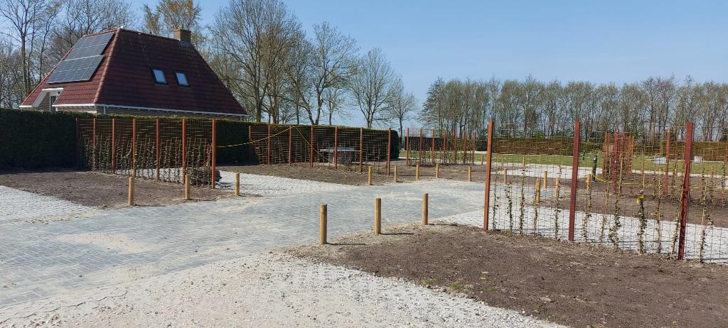 Kavels te koop Resort Waadhoeke. Chalet onderstellen te koop, 2 slaapkamers, Tv, Friesland, Aan meer of rivier