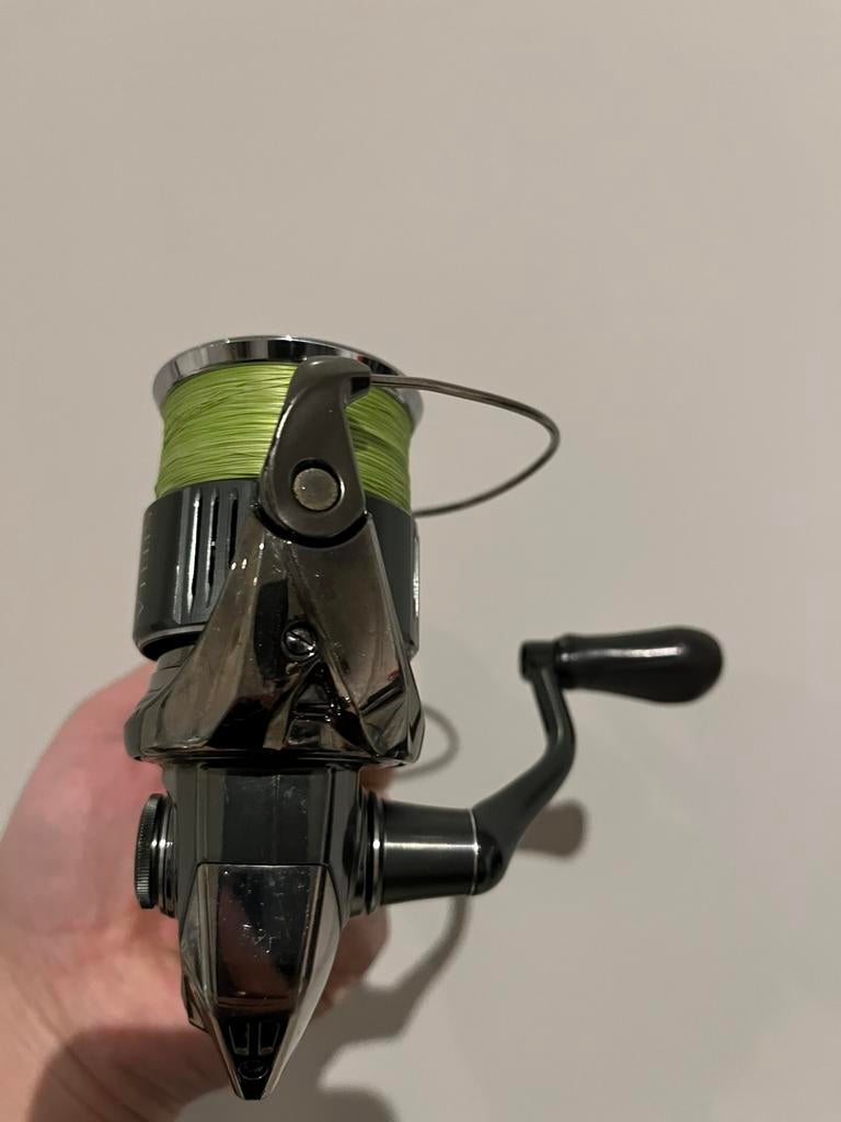 Te koop: Shimano Stella 2500 molen, Ophalen of Verzenden, Zo goed als nieuw, Molen