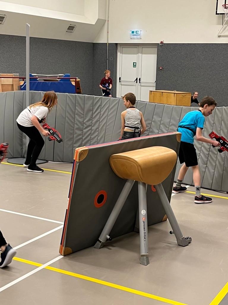 Lasergame: Bosma sport- en spelverhuur, Ophalen