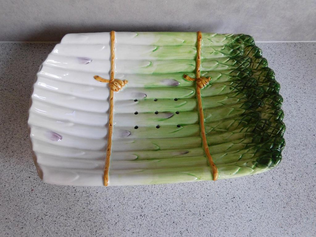 Schaal 30x20 cm. Asperges Bassano Made in Italy, Huis en Inrichting, Keramiek, Ophalen of Verzenden, Overige stijlen, Schaal of Schalen