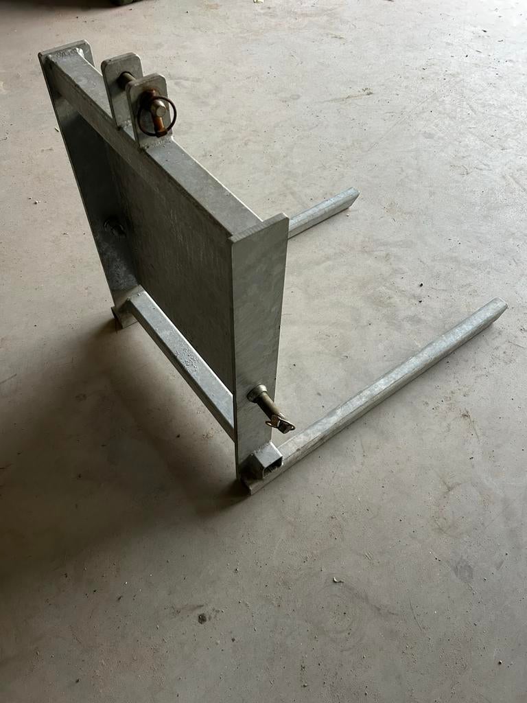 Palletvork voor achter minitrekker, Ophalen, Zo goed als nieuw, 50 cm of meer