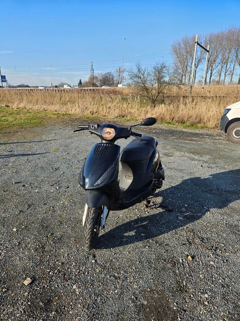 Zip 2011 9000km veel aan gedaan, niet perfect., Ophalen, Gebruikt, Maximaal 45 km/u, Zip