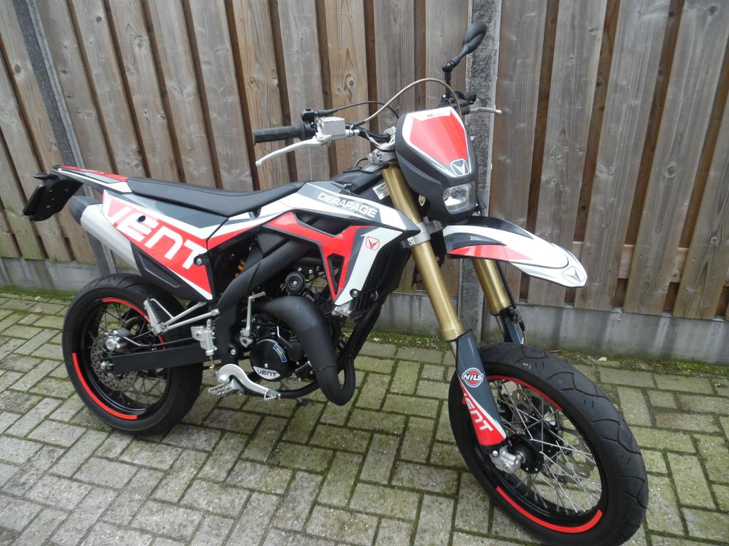 HM Vent Derapage  Zwart/rood/wit E5  7-2024  5.707km NIEUW, 6 versnellingen, Maximaal 45 km/u, Vent.nl, Ophalen of Verzenden