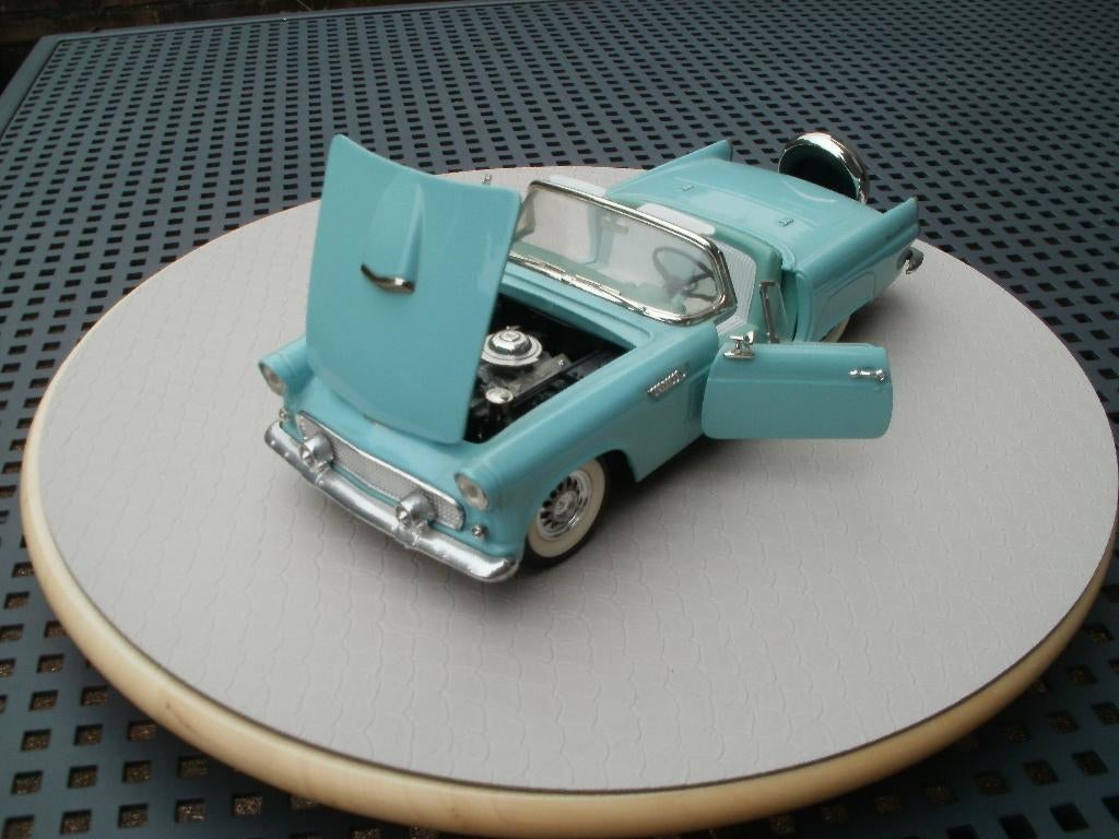 Revell Ford Thunderbird 1955 schaal 1-18 in mint uitvoering., Ophalen of Verzenden, Zo goed als nieuw, Auto, Revell