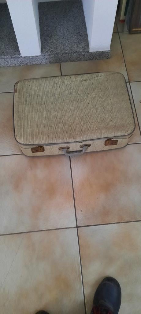 Foto ontwikkeling spullen in koffer, Ophalen