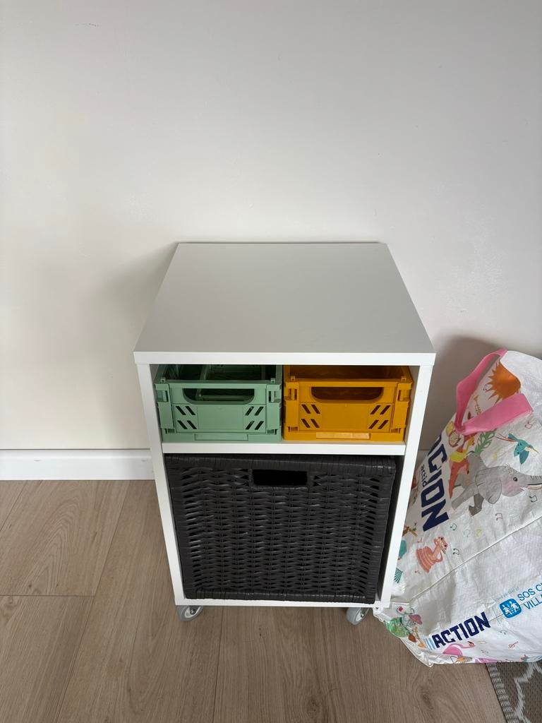 Nachtkastje IKEA met opbergers, Ophalen, Gebruikt, Minder dan 45 cm, 55 tot 70 cm