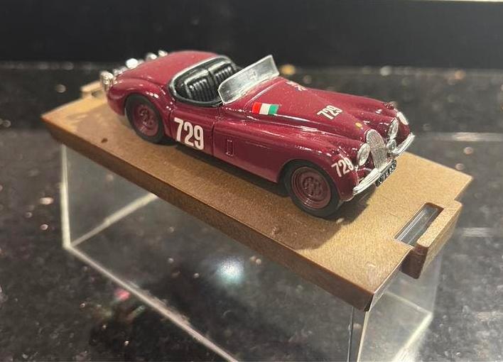 Jaguar XK 120 1:43 in perfecte staat, Ophalen of Verzenden, Zo goed als nieuw
