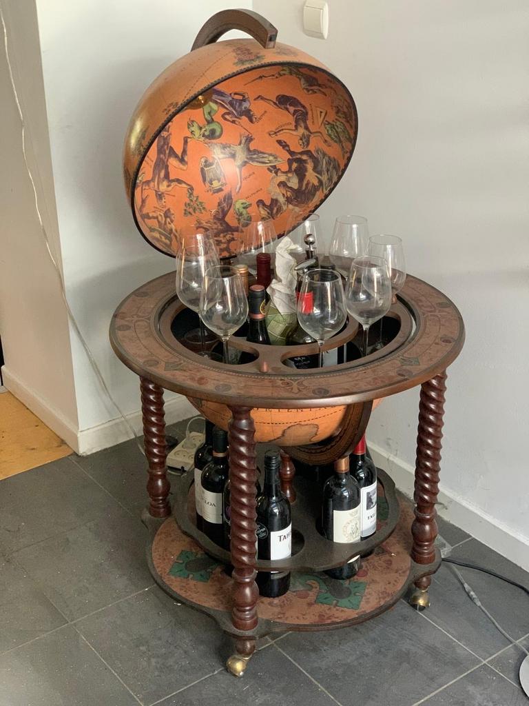 Antieke wereldbol bar met wijnrek en glazenhouder, Gebruikt, Rond, 75 cm of meer, Overige houtsoorten