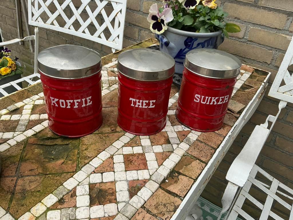 Rood emaille koffie,thee en suikerbus met gouden bies, Antiek en Kunst, Antiek | Emaille, Ophalen of Verzenden