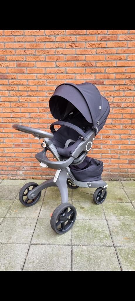 Stokke V5 kinderwagen met reiswieg, Kinderen en Baby's, Kinderwagens en Combinaties, Ophalen, Gebruikt, Verstelbare duwstang