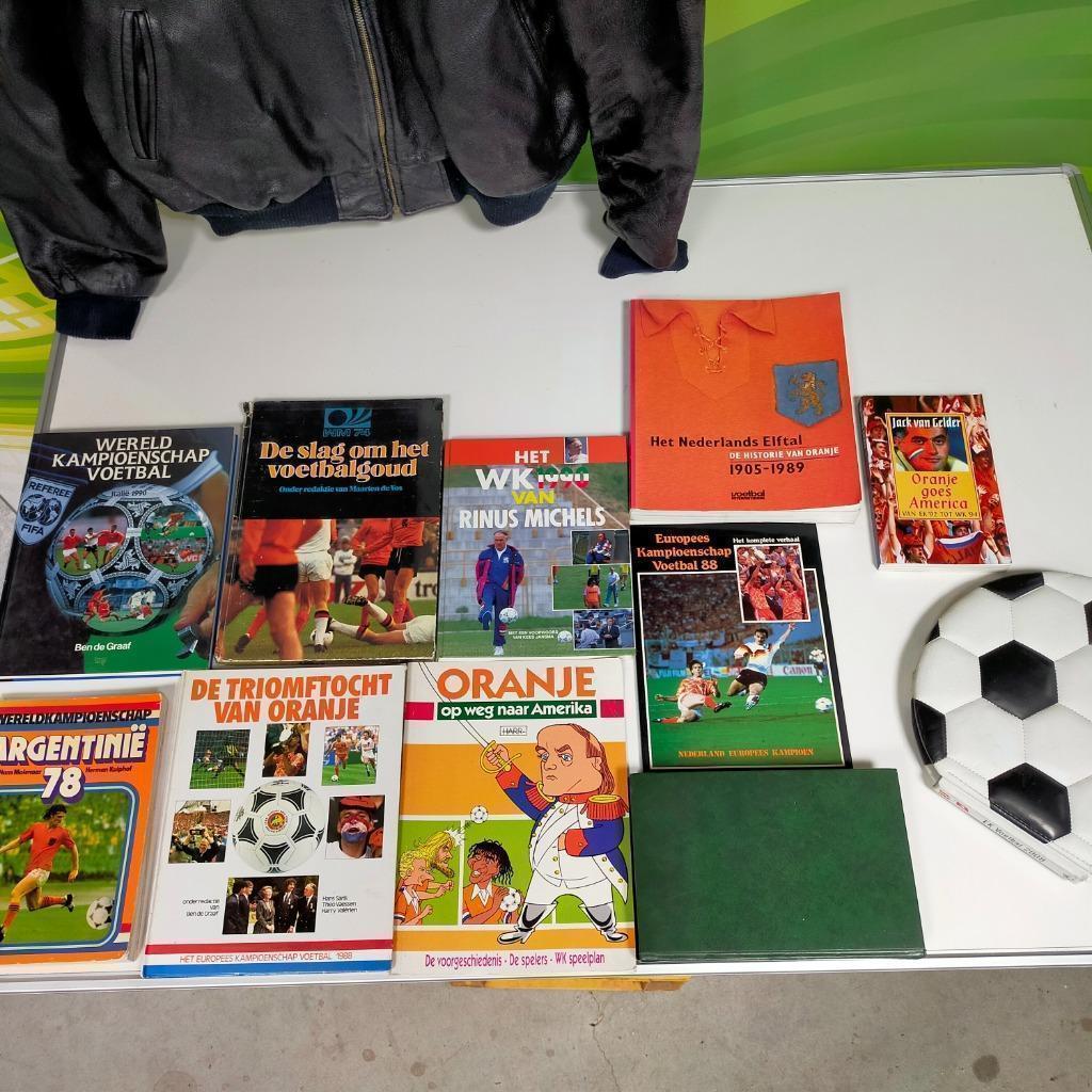 Voetbal boeken 1905-`74-`78 -`88-`90-`92-`08-, Verzamelen, Ophalen, Gebruikt, Overige binnenlandse clubs, Boek of Tijdschrift