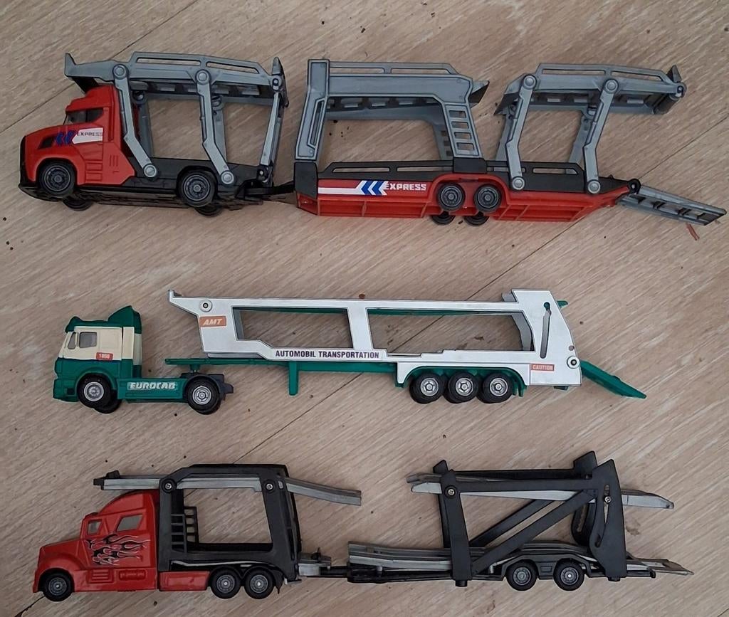 3 Autotransport vrachtwagens die cast, Hobby en Vrije tijd, Modelauto's | Overige schalen, Ophalen, Zo goed als nieuw, Bus of Vrachtwagen