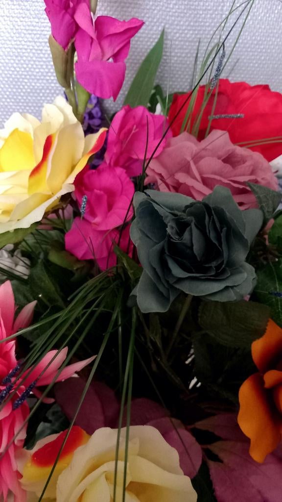 Mooie grote bos kunstbloemen in witte vaas, Ophalen of Verzenden, Zo goed als nieuw, Binnen