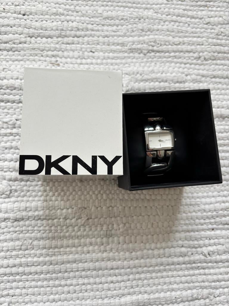 DKNY horloge met schakels, Sieraden, Tassen en Uiterlijk, Horloges | Dames, Ophalen, Gebruikt, Staal, DKNY