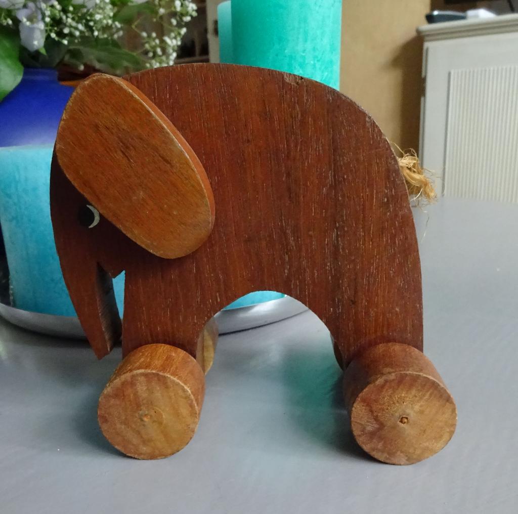 Hardhouten vintage trek olifantje op wielen, Ophalen, Gebruikt, Duw- of Trekspeelgoed