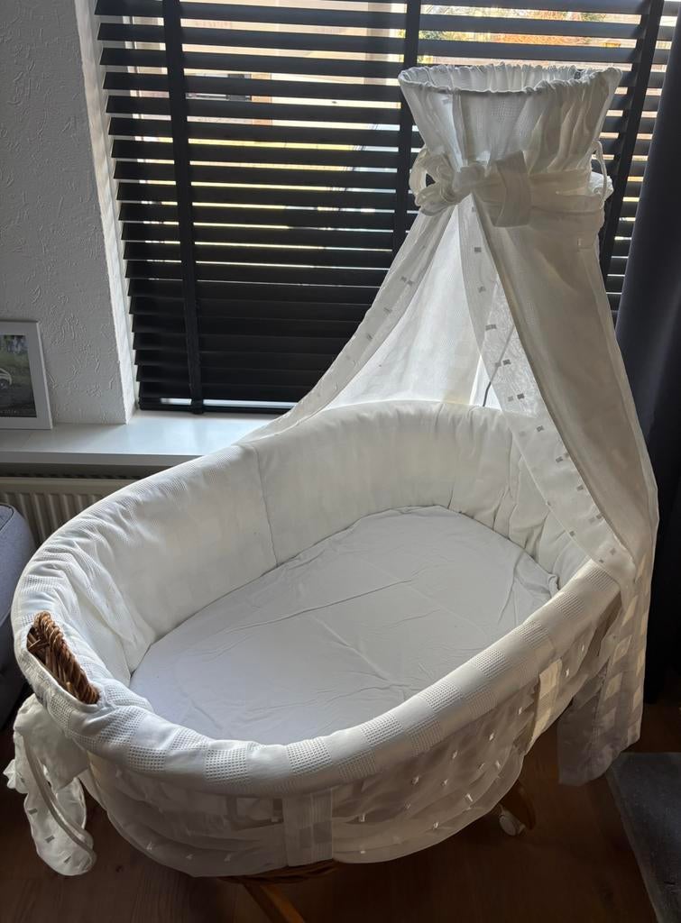 Rotan wieg van Christiane Wegner, Kinderen en Baby's, Babywiegjes en Ledikanten, Ophalen, Zo goed als nieuw, Wieg