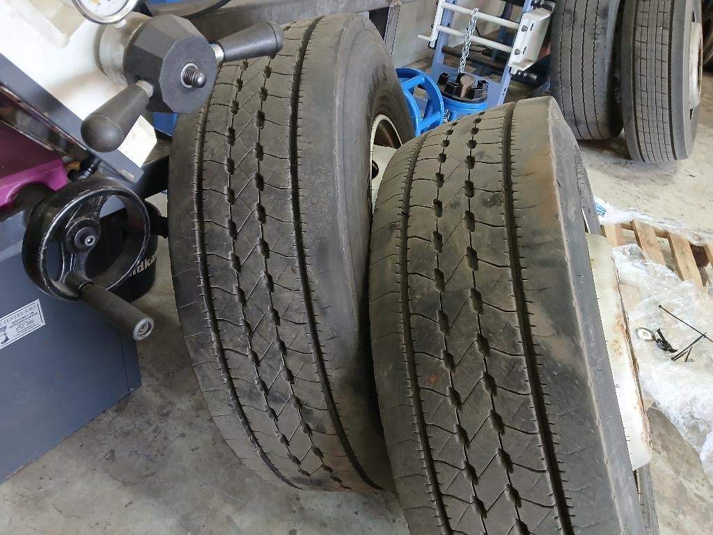 4 x vrachtwagen banden met velg 315/70R22.5, Auto-onderdelen, Vrachtwagen-onderdelen, Gebruikt, Overige Auto-onderdelen, Volvo