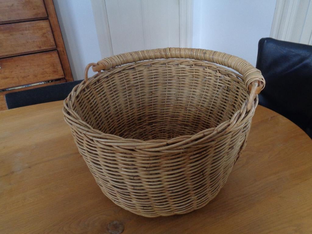 Ronde rieten mand met hengsel: 27 x 42 cm, Mand, Rond, Ophalen of Verzenden, Zo goed als nieuw