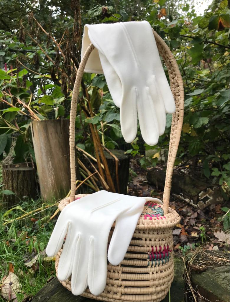 Dames handschoenen - wit - vintage - stoffen - Uitvaart, Ophalen of Verzenden, Dames