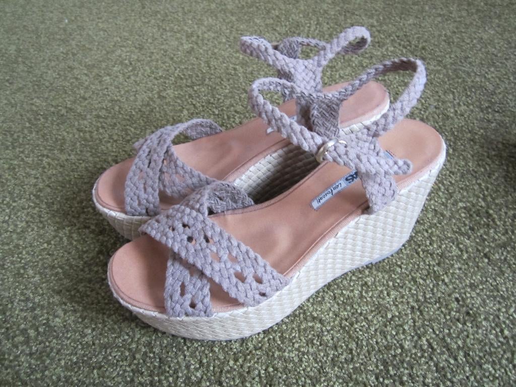 Sandalen Manas linnenachtig hoge hak maat 39, Beige, Sandalen of Muiltjes, Ophalen of Verzenden, Onbekend