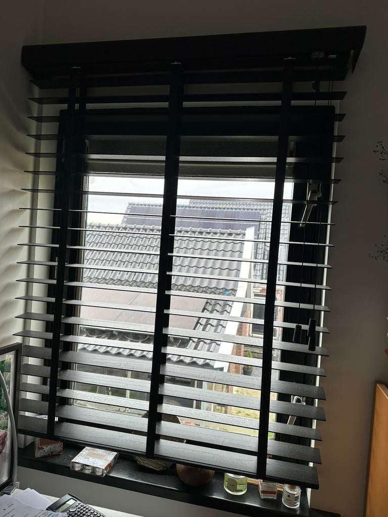 Zwarte houten jaloezieën met houtnerf, Zo goed als nieuw, 100 tot 150 cm, Zwart, 50 tot 100 cm