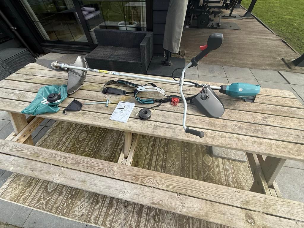 Bosmaaier Makita DUR369AZ 36V, Ophalen, Gebruikt, 10 tot 30 cm, Elektrisch