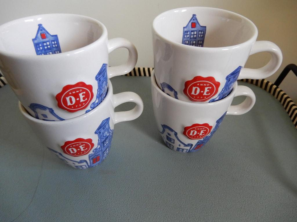 Douwe Egberts Hollandsche waaren senseo kopjes., Ophalen of Verzenden, Zo goed als nieuw, Overige stijlen, Kop(pen) en/of Schotel(s)