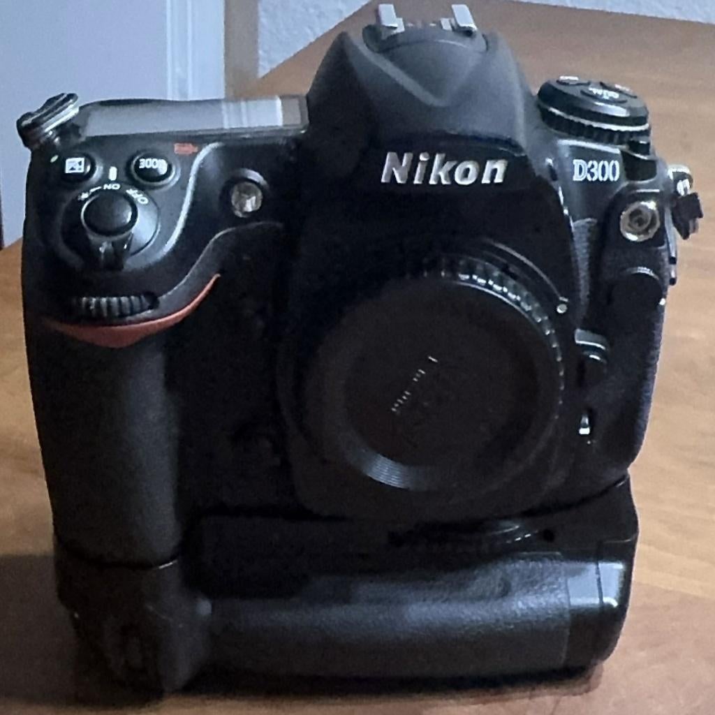 Nikon D300 + MB-D10, Gebruikt, Ophalen of Verzenden, Nikon, Geen optische zoom