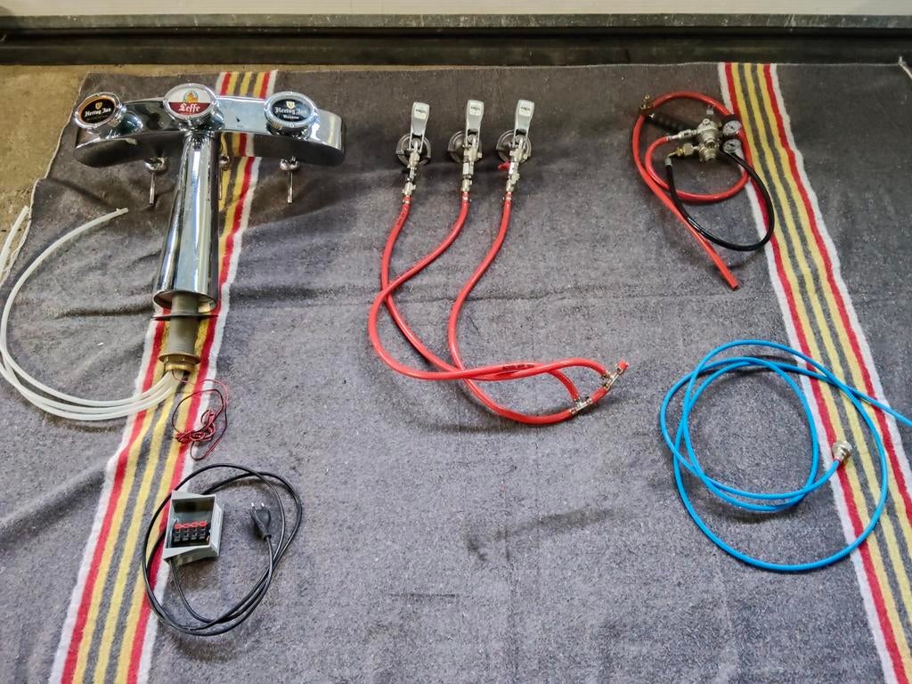 Biertap met 3 kranen (Hertog Jan, Leffe) en accessoires, Gebruikt, Onbekend, Onbekend, Onbekend