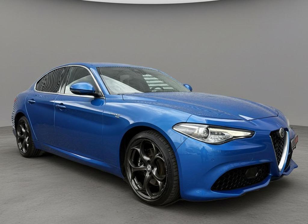 Alfa Romeo Giulia 2.0 Veloce 4 W Drive 280 Pk Auto Led Camer, Gebruikt, 4 cilinders, Met garantie (alle), Blauw