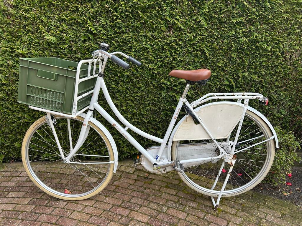 Rivel witte dames stadsfiets met kratje, Fietsen en Brommers, Fietsen | Dames | Damesfietsen, 50 tot 53 cm, Ophalen, Gebruikt