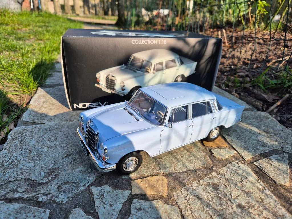 Mercedes Benz 200 Sedan Norev 1/18, Hobby en Vrije tijd, Ophalen of Verzenden, Nieuw, Auto, Norev